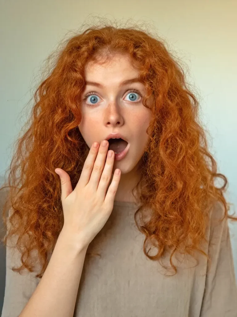 Девушка удивленна ценами в косметологии "У Наташи" В Хуньчуне