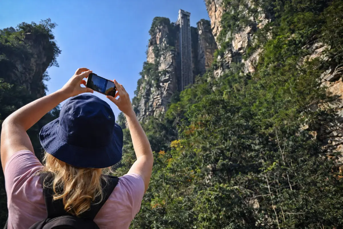 Лифт Байлун в Китае: поднимаешься и начинаешь немного переживать 😄